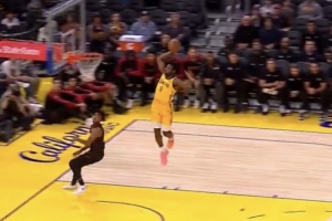 子承父业詹姆斯转发布朗尼夏联扣篮照:年轻的