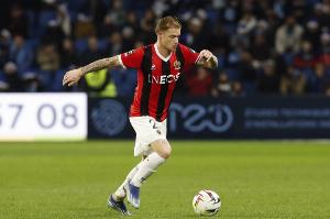 网页版入口-意媒:布朗被截胡后,米兰关注尼斯边卫梅尔文-巴德