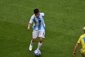 记者：阿尔马达目前正在马德里，经纪人在跟马竞会谈