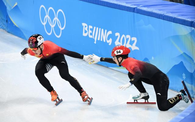 APP下载-有惊无险！中国队摔倒无碍晋级男子5000米接力决赛